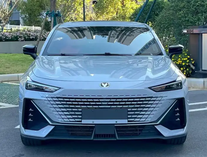 Changan UNI-V 2022 Model 1.5T Noble Model – фото 2