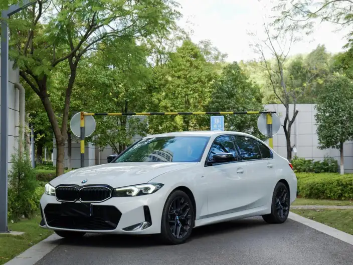 BMW 3 Series 2025 Model 330Li M Sports Night Set – фото 1