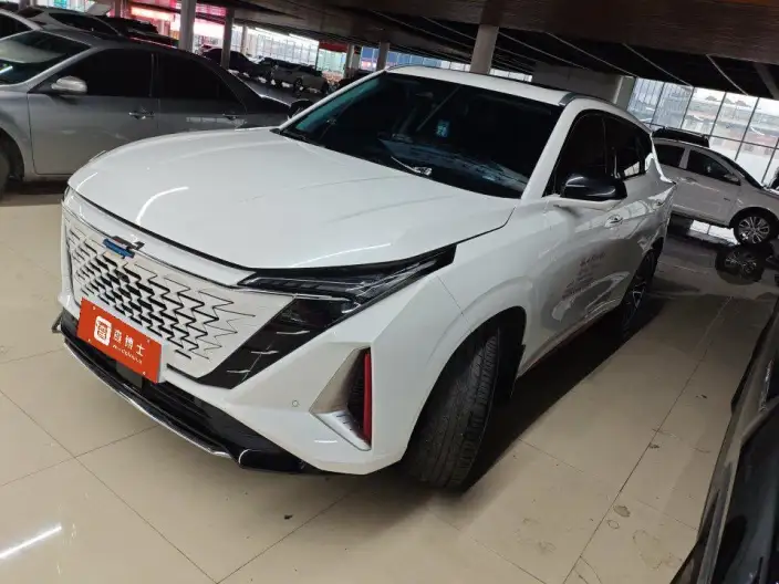 Changan Auchan Z6 2023 Model Blue whale 1.5T DCT Smart Edition Model City Edition – фото 1