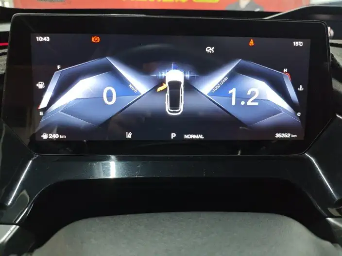 Changan Auchan Z6 2023 Model Blue whale 1.5T DCT Smart Edition Model City Edition – фото 8