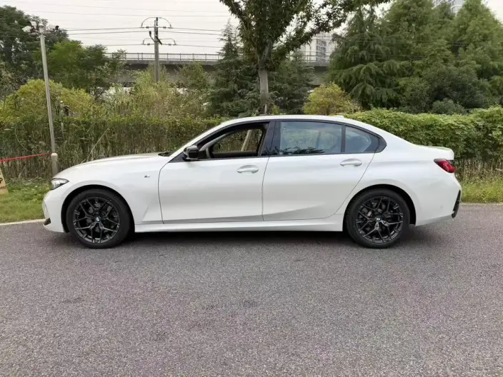 BMW 3 Series 2025 Model 330Li M Sports Night Set – фото 3
