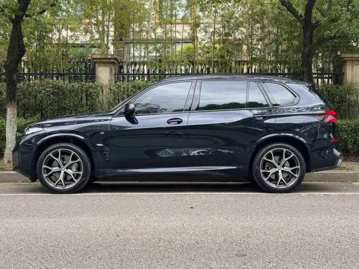 BMW X5 2025 Model xDrive30Li Exclusive Model M Sports Night Set – фото 3