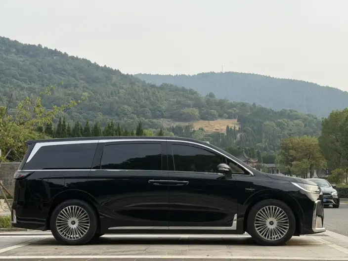 VOYAH Dreamer PHEV 2026 Model Champion Edition – фото 5