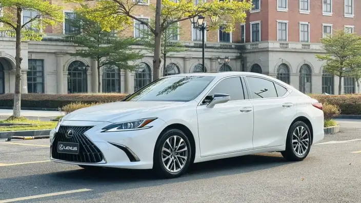 Lexus ES 2021 Model 200 Superior Edition – фото 1