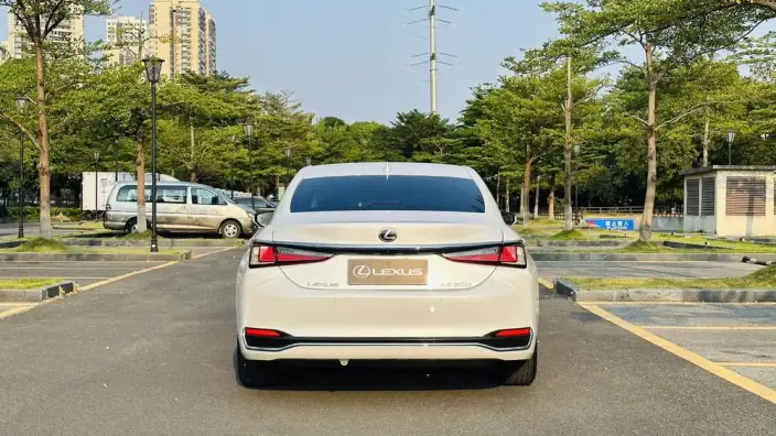Lexus ES 2021 Model 200 Superior Edition – фото 6