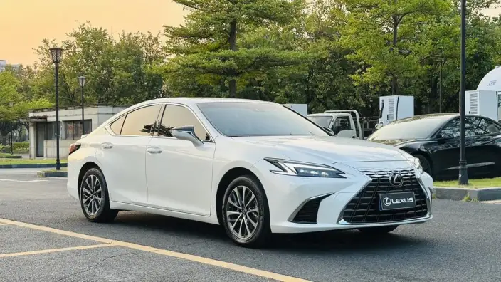 Lexus ES 2025 Model 300h Premium – фото 3