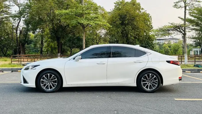 Lexus ES 2025 Model 300h Premium – фото 4