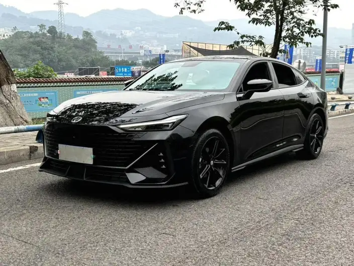 Changan UNI-V 2022 Model 1.5T Smart Pilot Model – фото 1