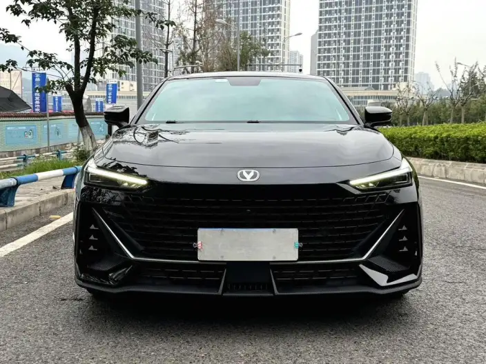 Changan UNI-V 2022 Model 1.5T Smart Pilot Model – фото 2