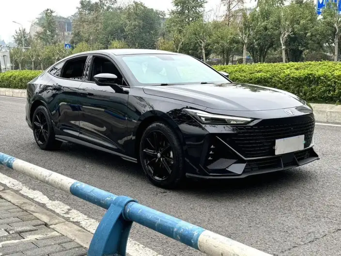 Changan UNI-V 2022 Model 1.5T Smart Pilot Model – фото 3