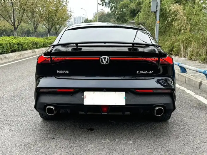 Changan UNI-V 2022 Model 1.5T Smart Pilot Model – фото 6
