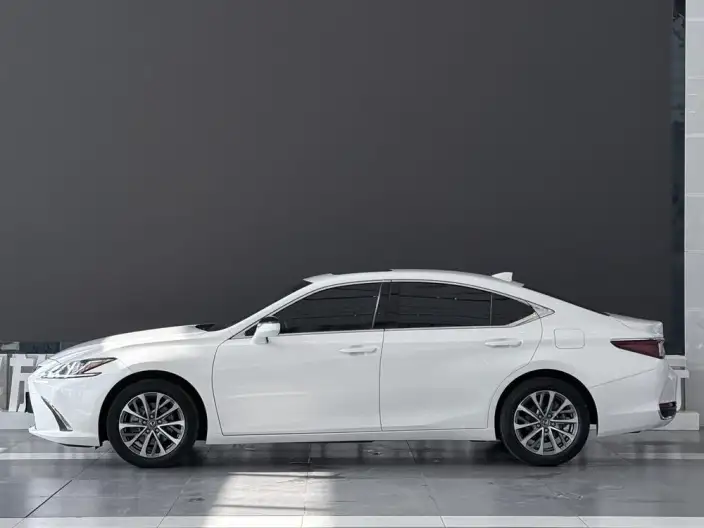 Lexus ES 2022 Model 200 Superior Edition – фото 3