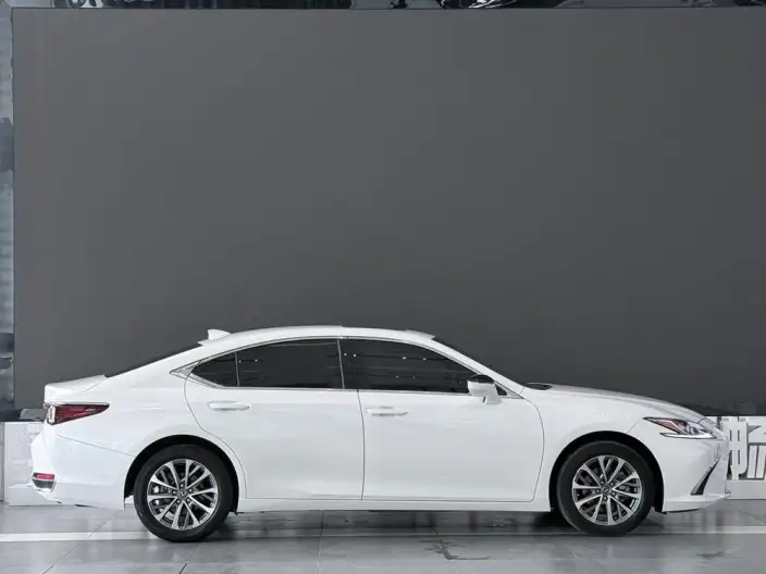 Lexus ES 2022 Model 200 Superior Edition – фото 6