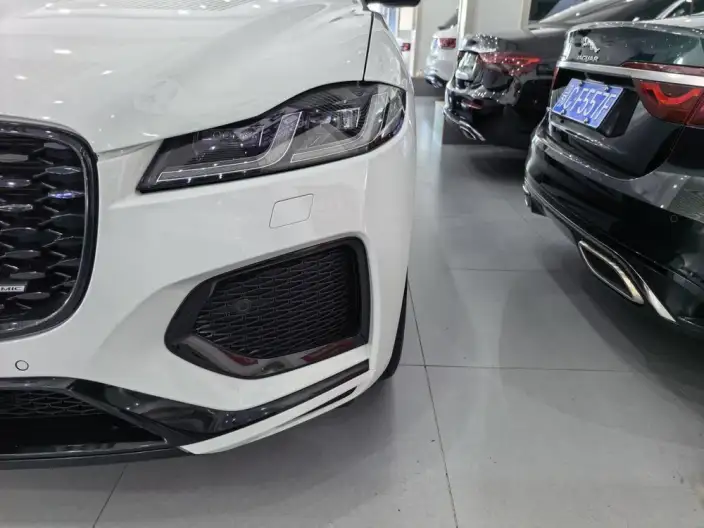 Jaguar F-PACE 2022 Model P250 R-Dynamic BLACK – фото 7