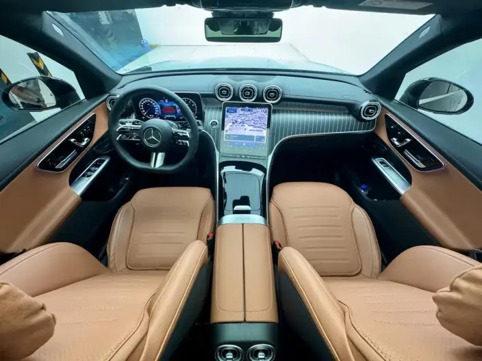 Mercedes-Benz GLC 2023 Model Facelift GLC 260 L 4MATIC Luxury Model 7 seat – фото 6