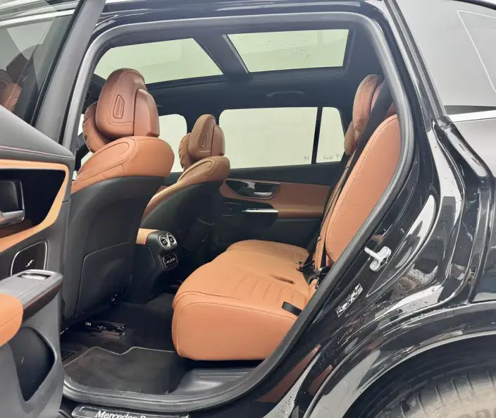 Mercedes-Benz GLC 2023 Model Facelift GLC 260 L 4MATIC Luxury Model 7 seat – фото 9