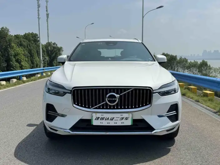 Volvo XC60 PHEV 2024 Model T8 4WD Long Battery Life Pro Smart Elegance Deluxe Edition