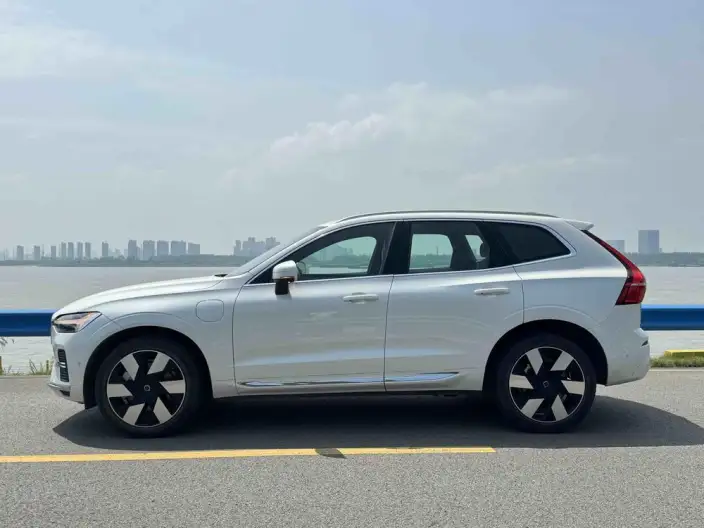 Volvo XC60 PHEV 2024 Model T8 4WD Long Battery Life Pro Smart Elegance Deluxe Edition