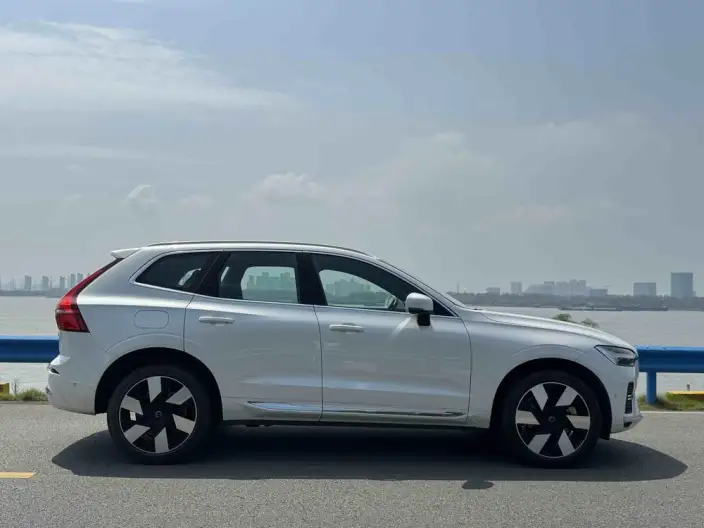 Volvo XC60 PHEV 2024 Model T8 4WD Long Battery Life Pro Smart Elegance Deluxe Edition – фото 8