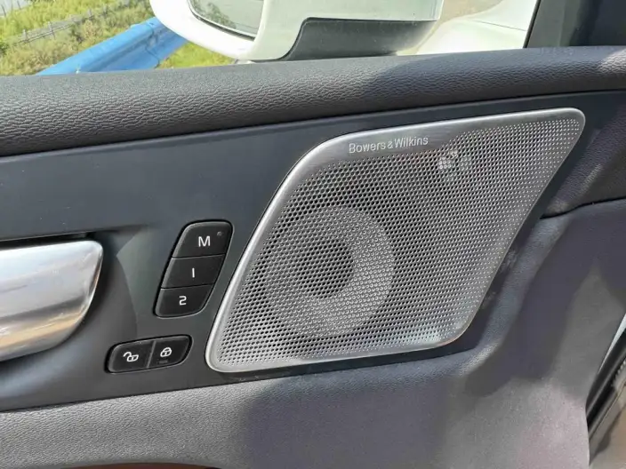 Volvo XC60 PHEV 2024 Model T8 4WD Long Battery Life Pro Smart Elegance Deluxe Edition – фото 10