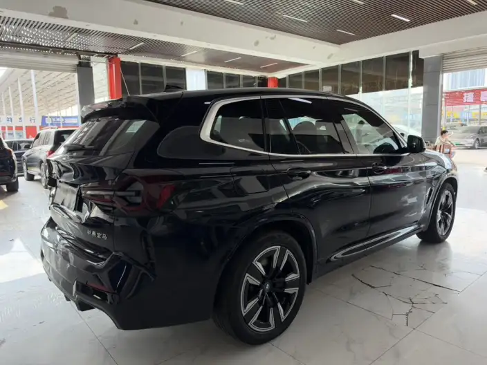 BMW iX3 2023 Model Leading Model – фото 6