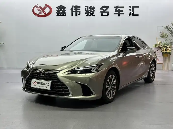 Lexus ES 2025 Model 300h Premium – фото 1