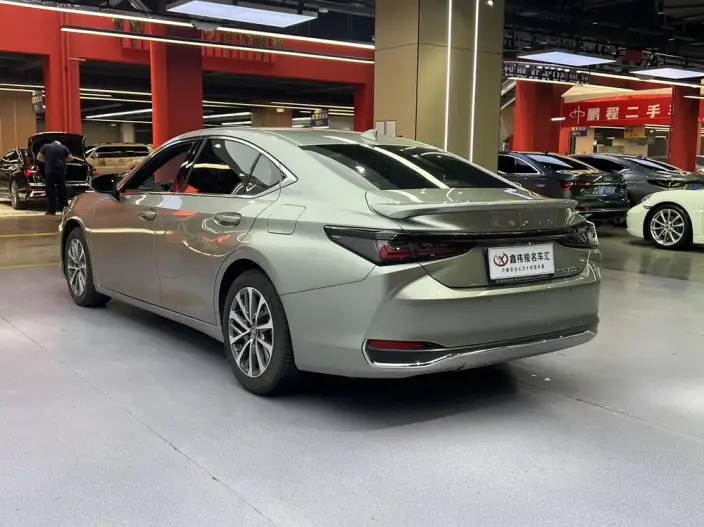 Lexus ES 2025 Model 300h Premium – фото 4