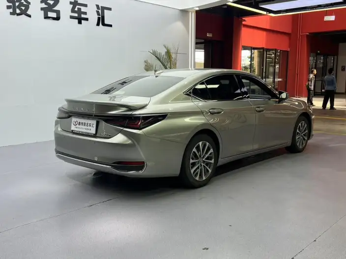 Lexus ES 2025 Model 300h Premium – фото 6