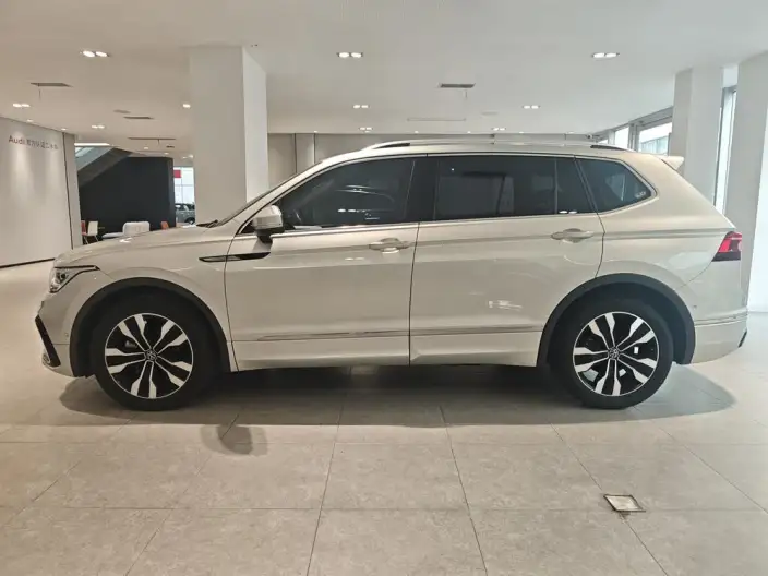 Volkswagen Tiguan L 2022 Model 330TSI Automatic 2WD R-Line Enjoy the version more – фото 3