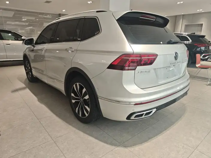 Volkswagen Tiguan L 2022 Model 330TSI Automatic 2WD R-Line Enjoy the version more – фото 4