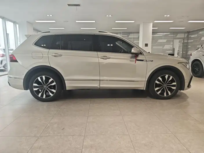 Volkswagen Tiguan L 2022 Model 330TSI Automatic 2WD R-Line Enjoy the version more – фото 6