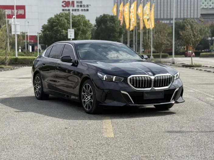 BMW 5 Series 2024 Model 530Li Leading Model M Sports Set – фото 3