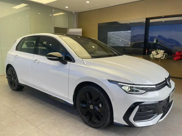 Volkswagen Golf 2025 Model 300TSI R-Line – фото 3