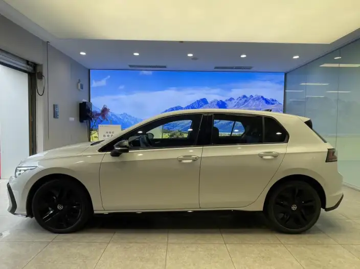 Volkswagen Golf 2025 Model 300TSI R-Line – фото 4