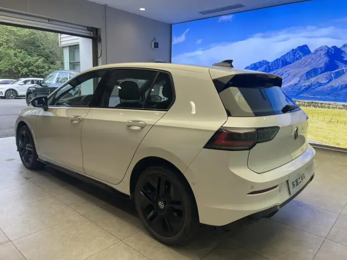Volkswagen Golf 2025 Model 300TSI R-Line – фото 5