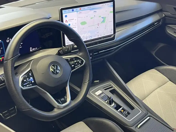 Volkswagen Golf 2025 Model 300TSI R-Line – фото 9