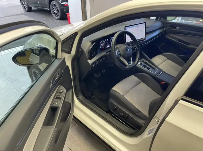 Volkswagen Golf 2025 Model 300TSI R-Line – фото 10
