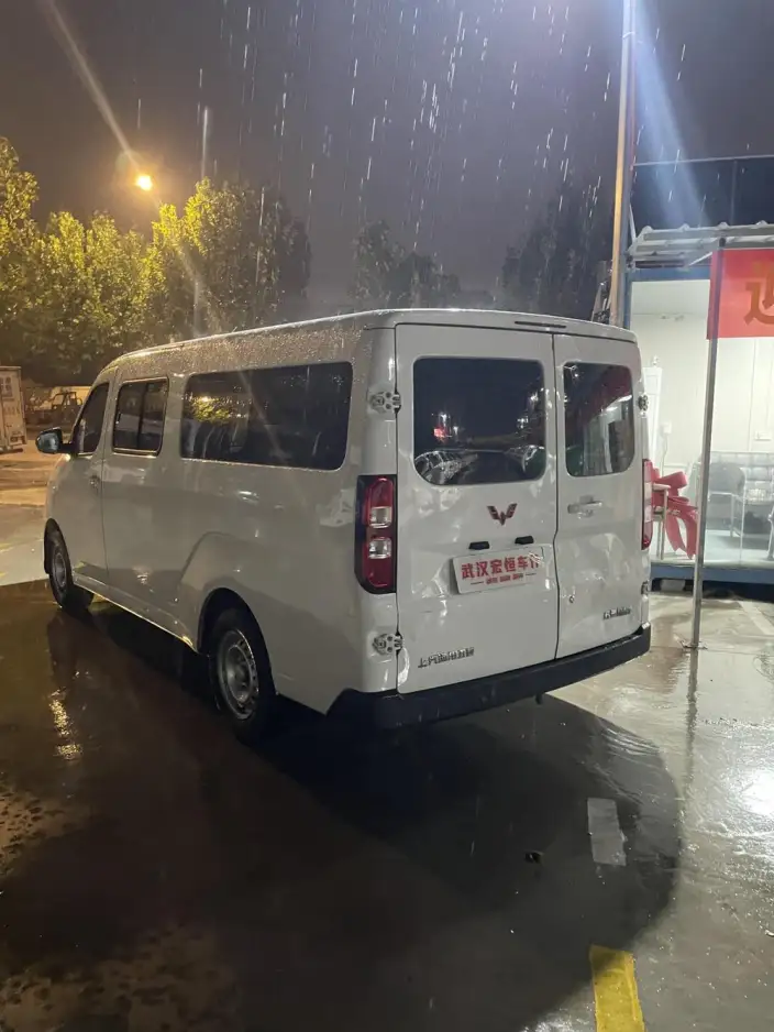 Wuling Yangguang 2024 Model 300km Comfort Model Passenger car Edition 75kW