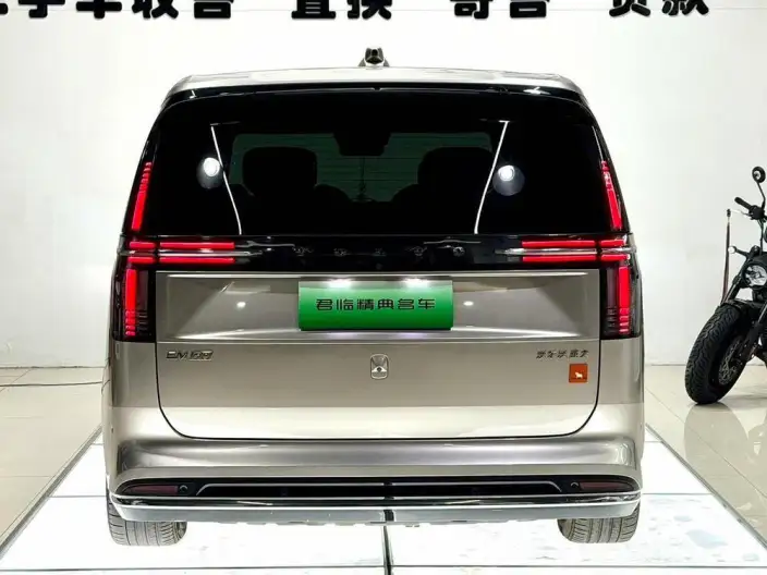Volvo EM90 2025 Model Ultra VI seat – фото 6