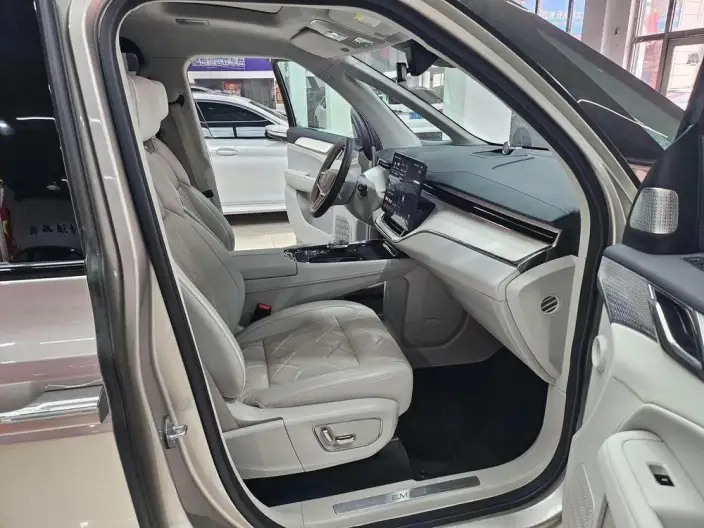 Volvo EM90 2025 Model Ultra VI seat – фото 10