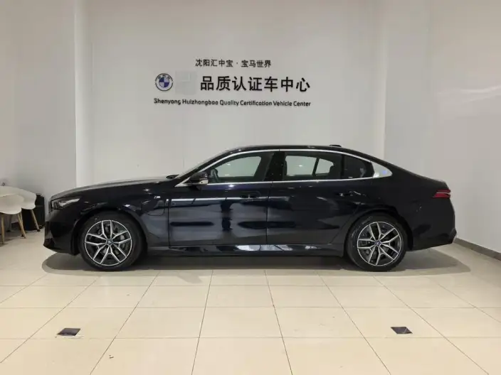 BMW i5 2025 Model Facelift eDrive35L M Sports Set – фото 3