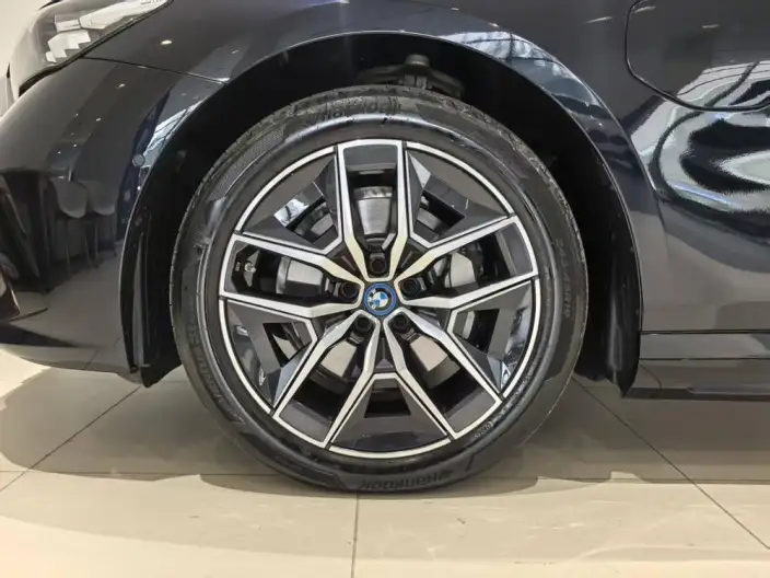 BMW i5 2025 Model Facelift eDrive35L M Sports Set – фото 6