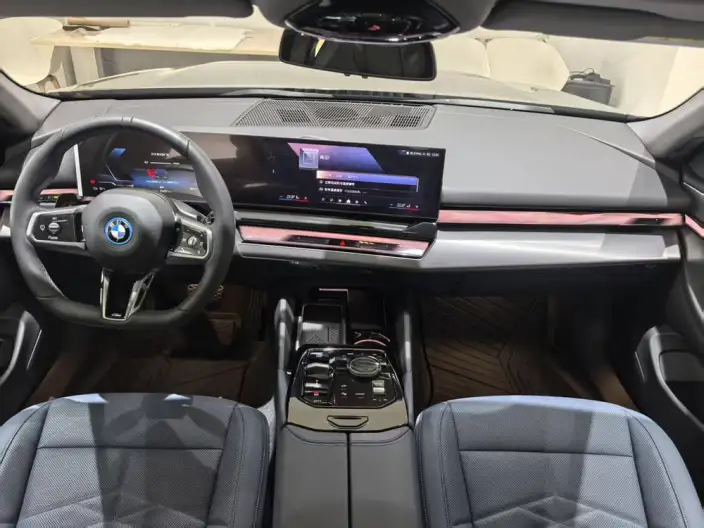 BMW i5 2025 Model Facelift eDrive35L M Sports Set – фото 7