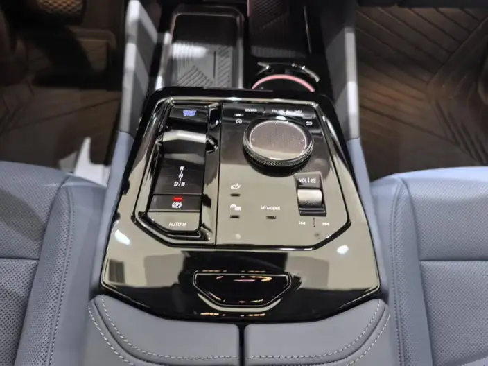 BMW i5 2025 Model Facelift eDrive35L M Sports Set – фото 10