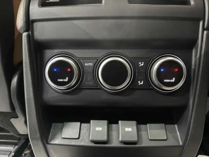 Land Rover Defender 2024 Model 110 3.0T P400 XS – фото 8