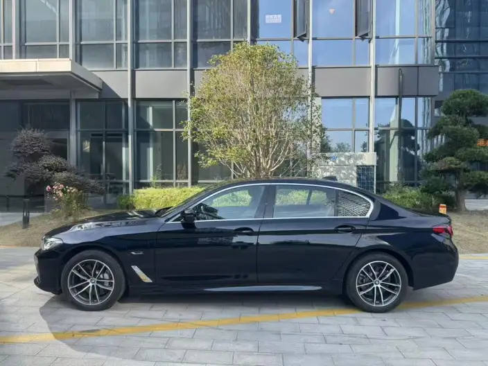 BMW 5 Series PHEV 2022 Model Facelift II 535Le Luxury Set – фото 4