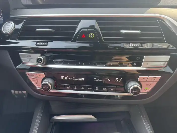 BMW 5 Series PHEV 2022 Model Facelift II 535Le Luxury Set – фото 10