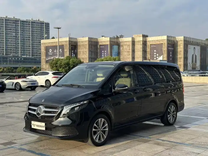 Mercedes-Benz V-Class 2022 Model V 260 Pilot Edition – фото 1