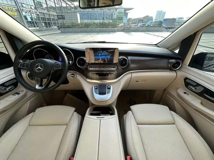 Mercedes-Benz V-Class 2022 Model V 260 Pilot Edition – фото 8