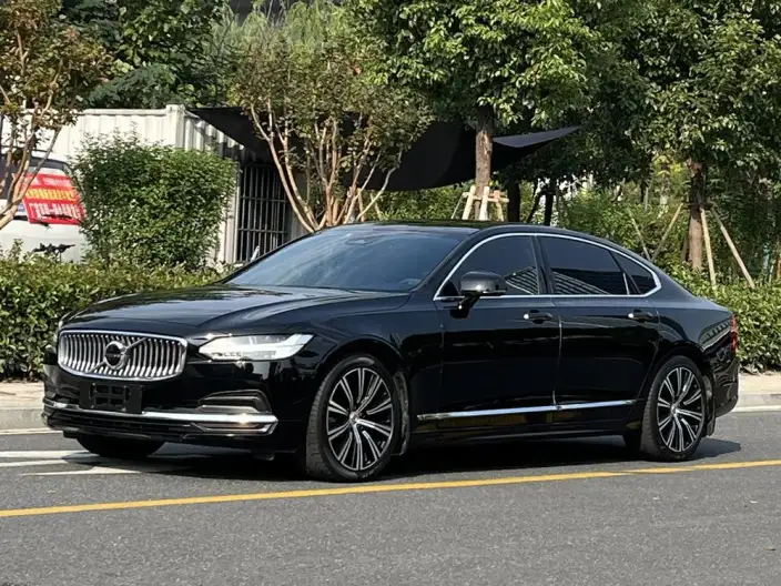 Volvo S90 2023 Model B5 Smart Range Deluxe Edition – фото 1